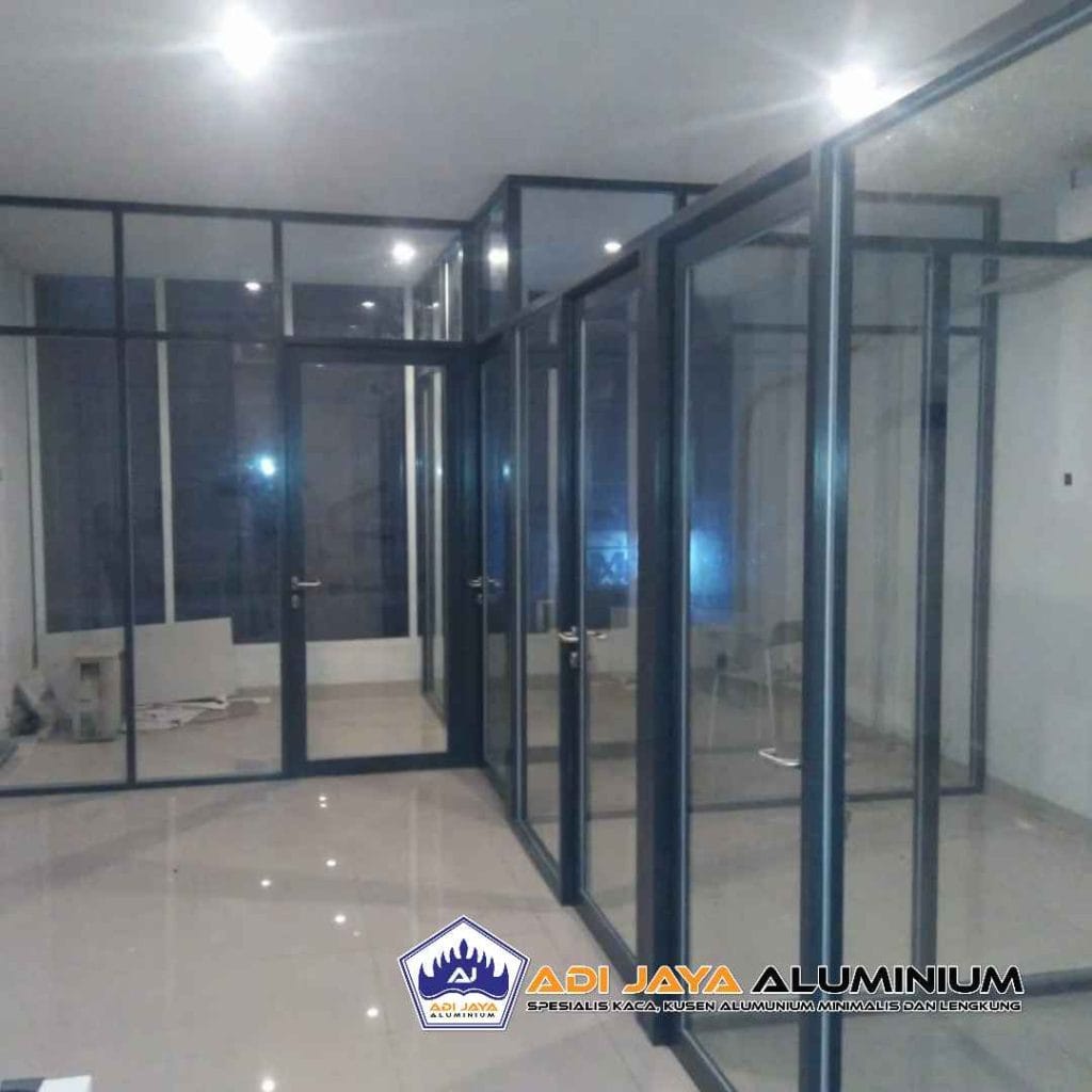 Tukang Partisi Kaca Ruang Tamu Minimalis Modern di Cibubur Jakarta Timur