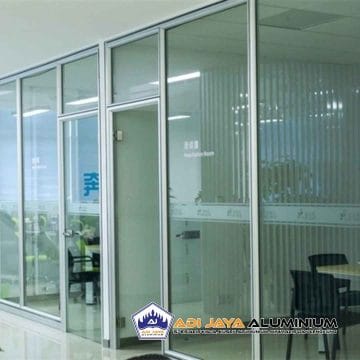 Tukang Partisi Kaca Ruang Tamu Minimalis Modern di Cibubur Jakarta Timur